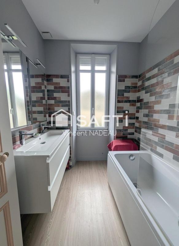 Maison - 242 m² - 7 pièces