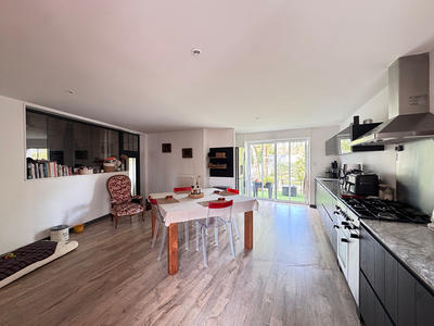 Maison - 198 m² - 8 pièces