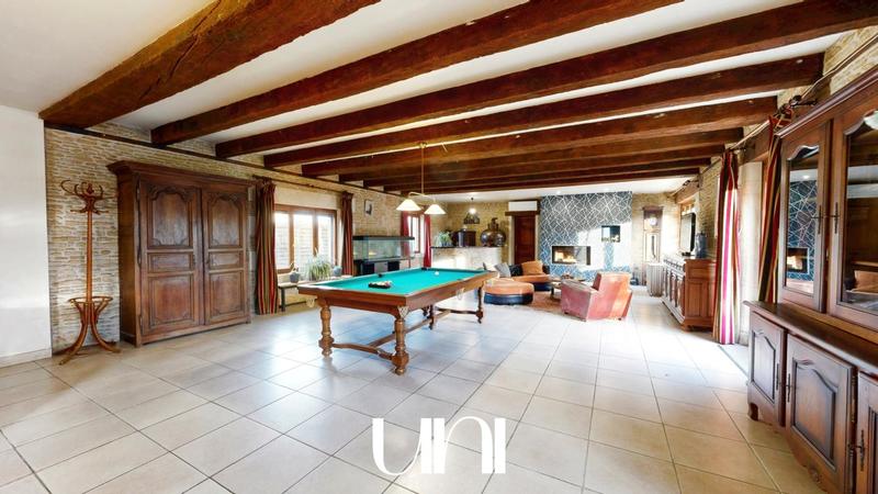 Maison - 630 m² - 30 pièces