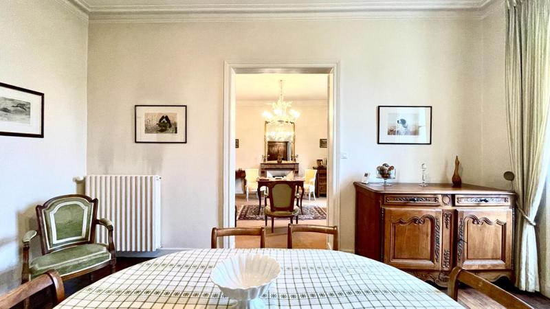 Maison - 198 m² - 8 pièces