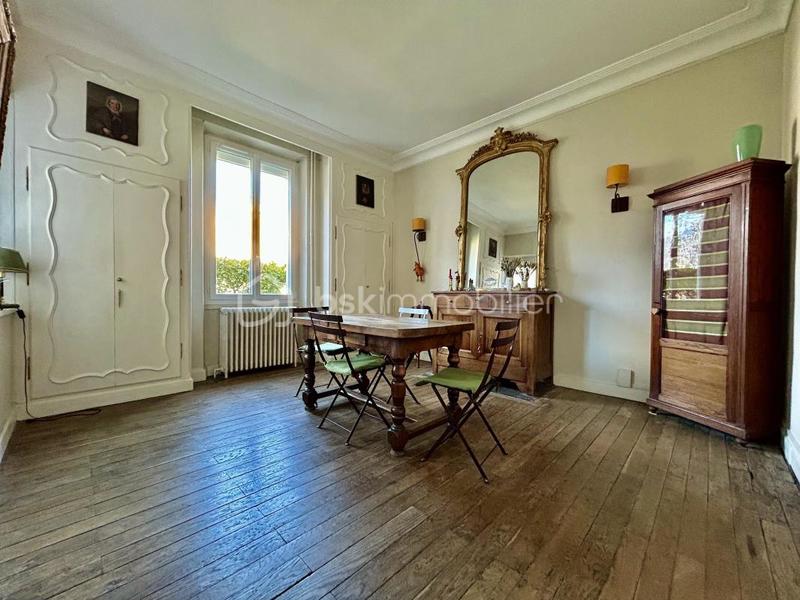 Maison - 168 m² - 8 pièces