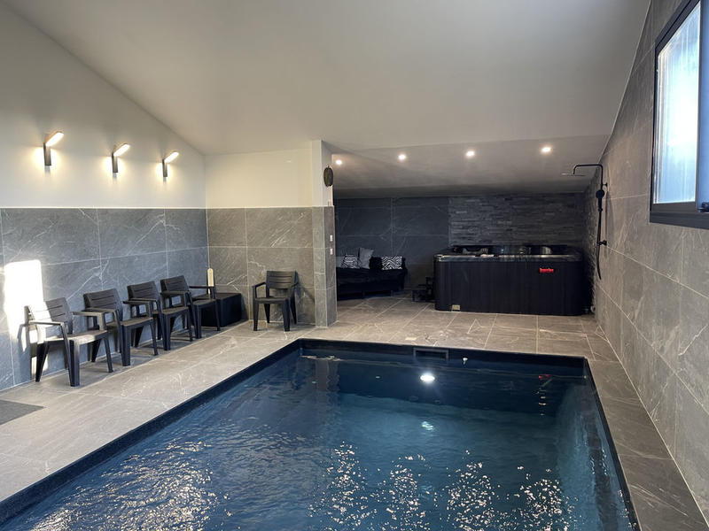 Propriété - 350 m² - 8 pièces