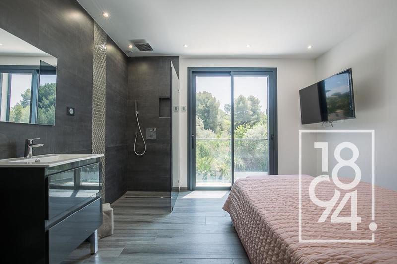 Maison - 391 m² - 8 pièces