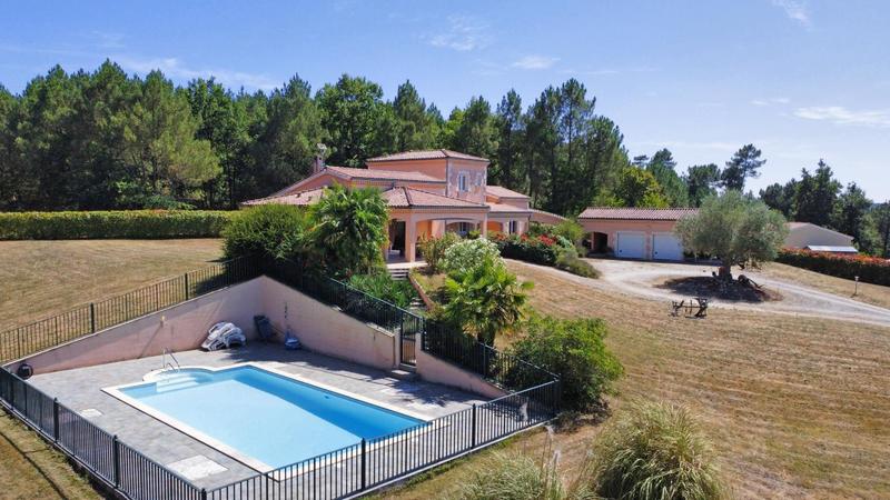 Maison - 190 m² - 5 pièces