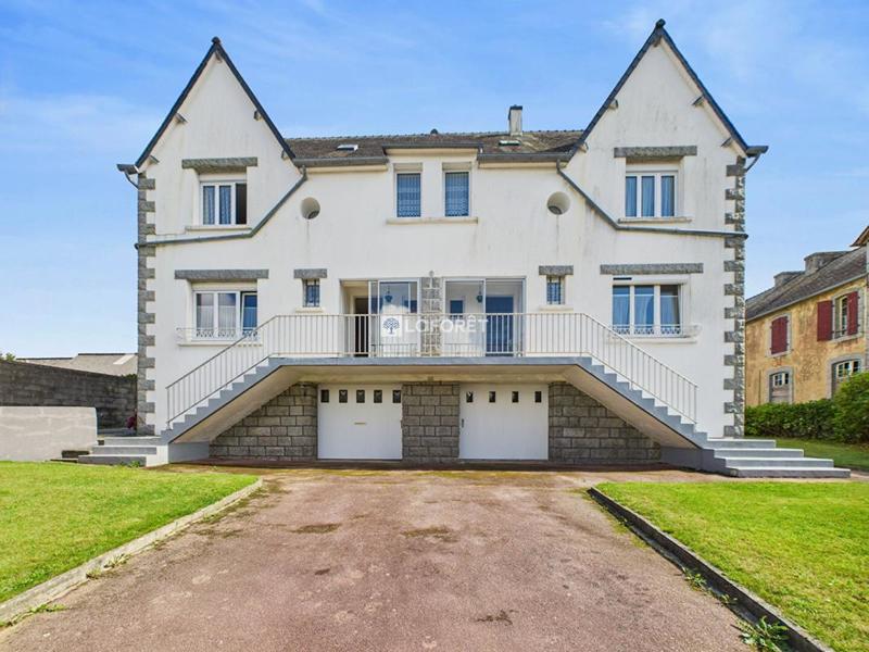 Propriété - 222 m² - 9 pièces