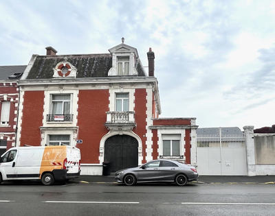 Maison - 310 m² - 12 pièces