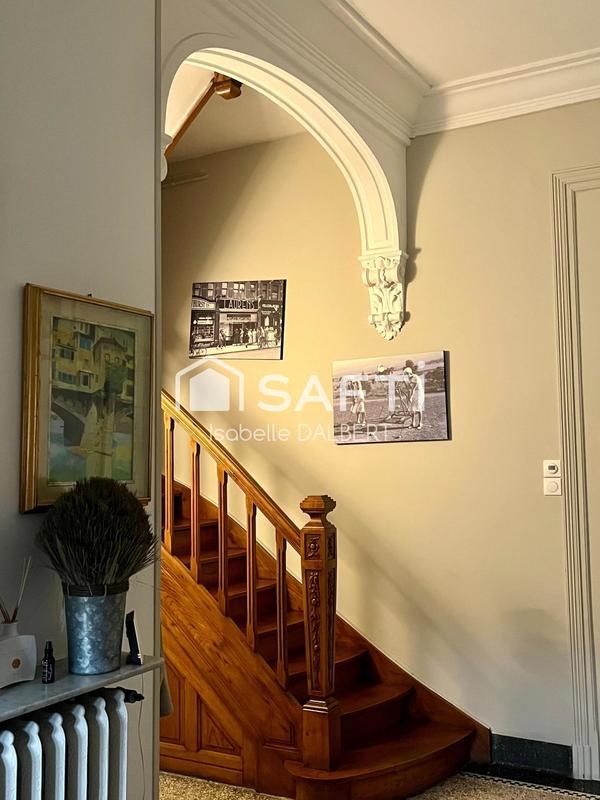 Maison - 260 m² - 8 pièces