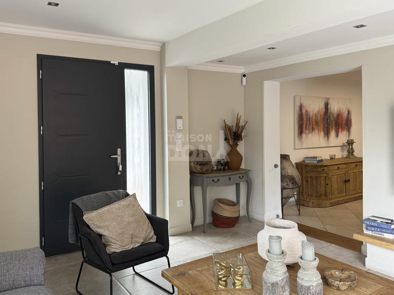 Maison - 242 m² - 8 pièces