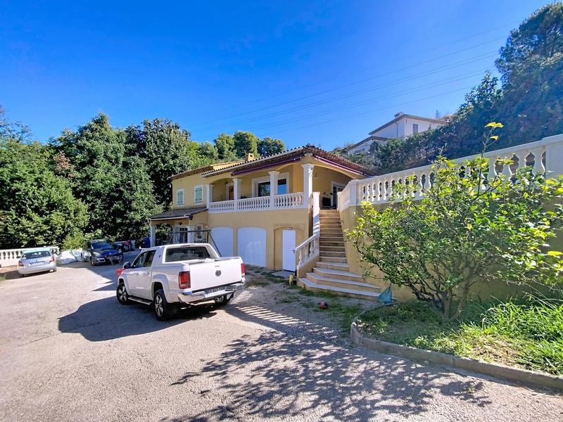 Maison - 265 m² - 7 pièces