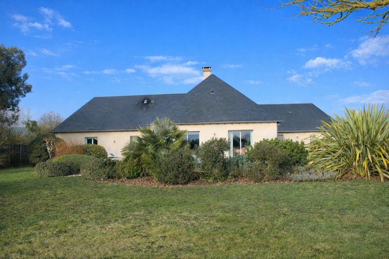 Maison - 152 m² - 6 pièces