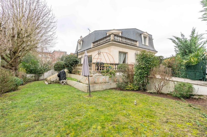 Maison - 205 m² - 8 pièces