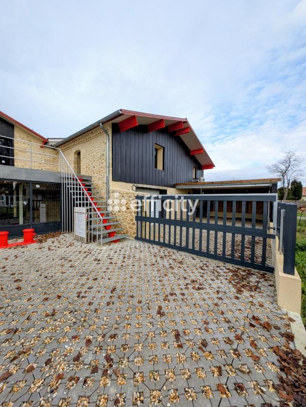 Maison - 250 m² - 7 pièces