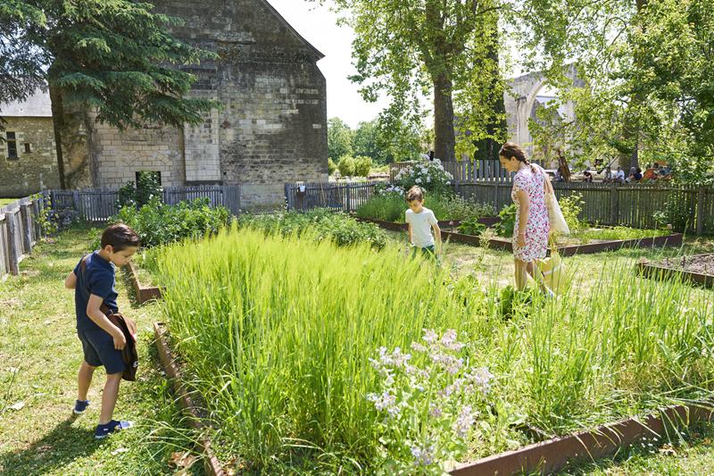 Pâques, Chasse aux œufs poétiques