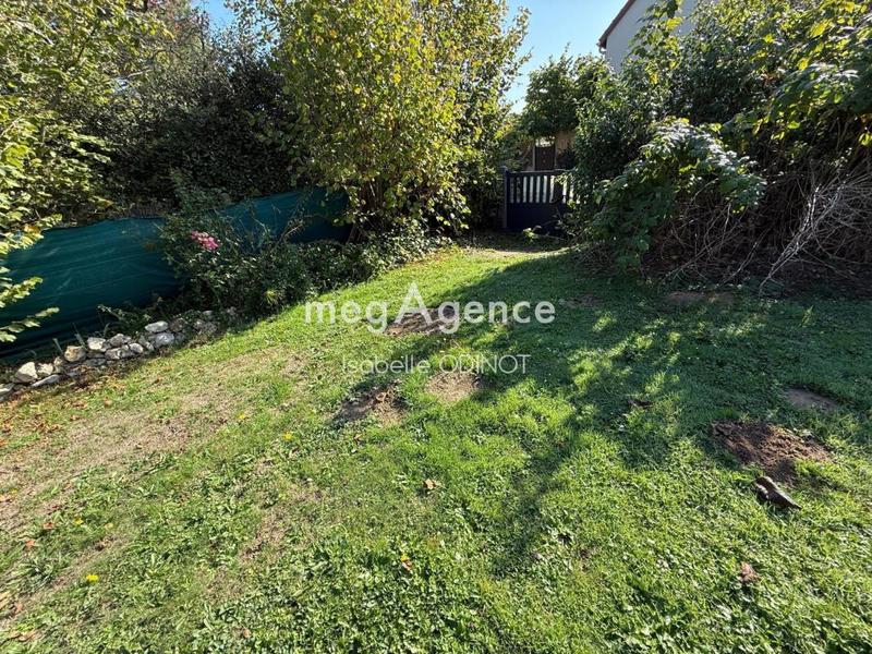 Terrain constructible - 1 018 m²