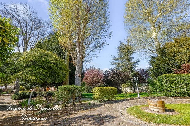 Maison - 304 m² - 10 pièces