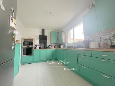 Maison - 99 m² - 5 pièces