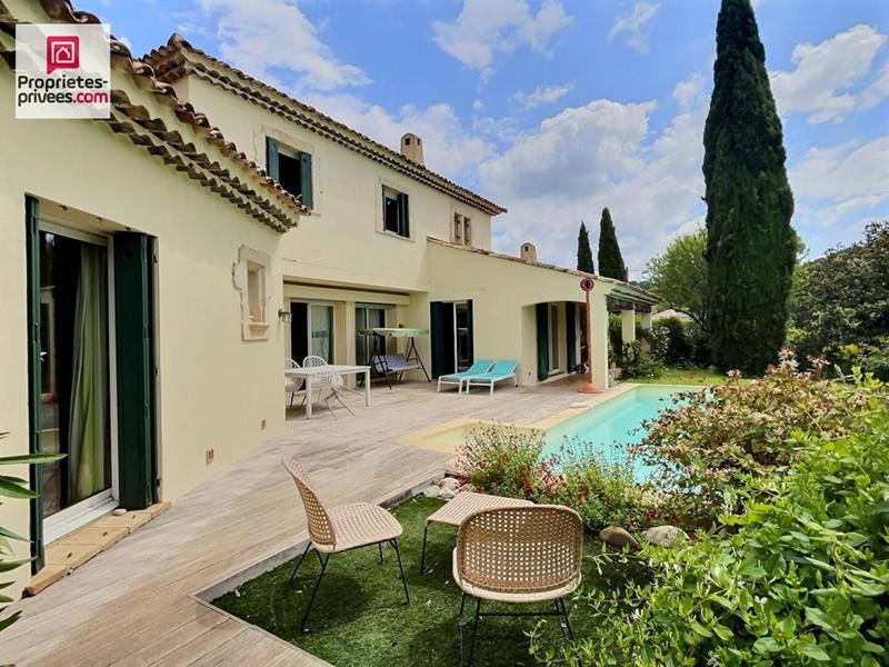 Maison - 217 m² - 7 pièces