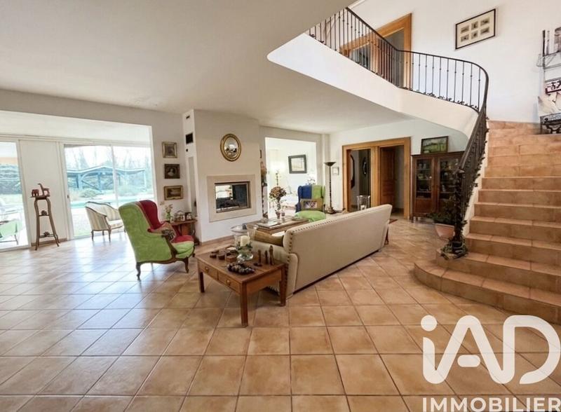 Maison - 370 m² - 8 pièces