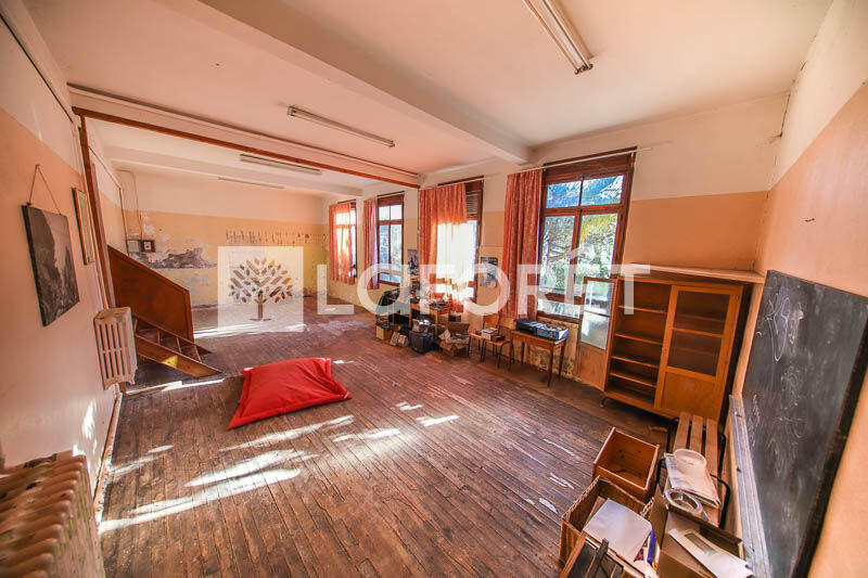 Maison - 828 m² - 30 pièces