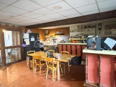 Maison - 196 m² - 8 pièces