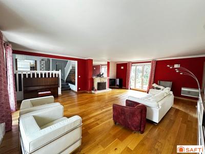 Maison - 209 m² - 8 pièces