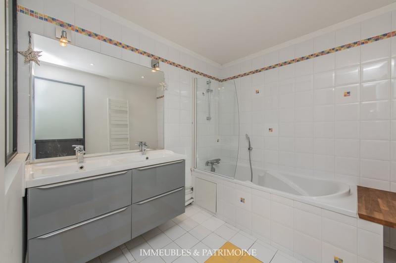 Maison - 194 m² - 6 pièces