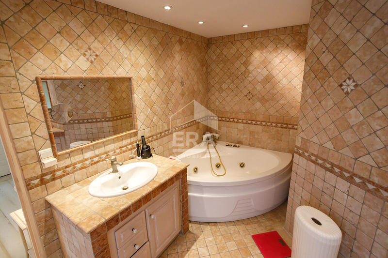 Maison - 195 m² - 5 pièces