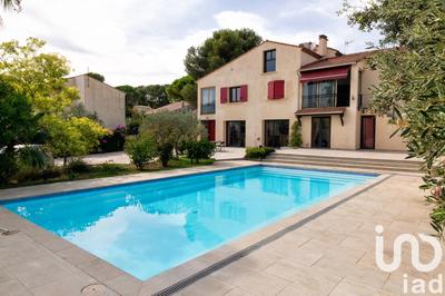 Maison - 330 m² - 11 pièces