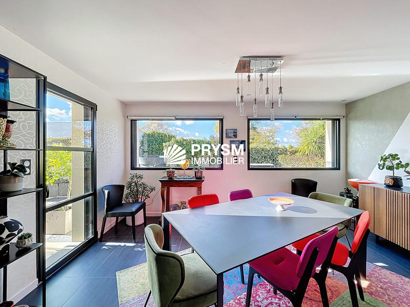 Maison contemporaine - 197 m² - 6 pièces