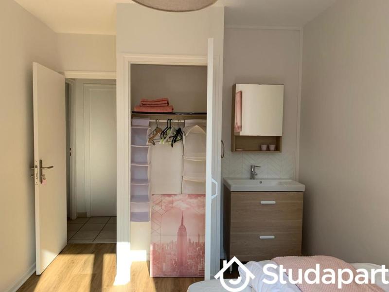 Chambre - 10 m² - 1 pièce