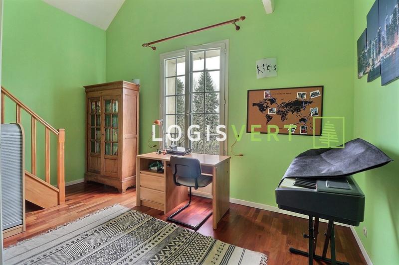 Maison - 225 m² - 9 pièces