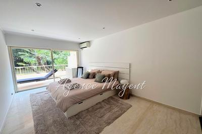 Appartement - 102 m² - 4 pièces