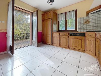 Maison - 239 m² - 8 pièces