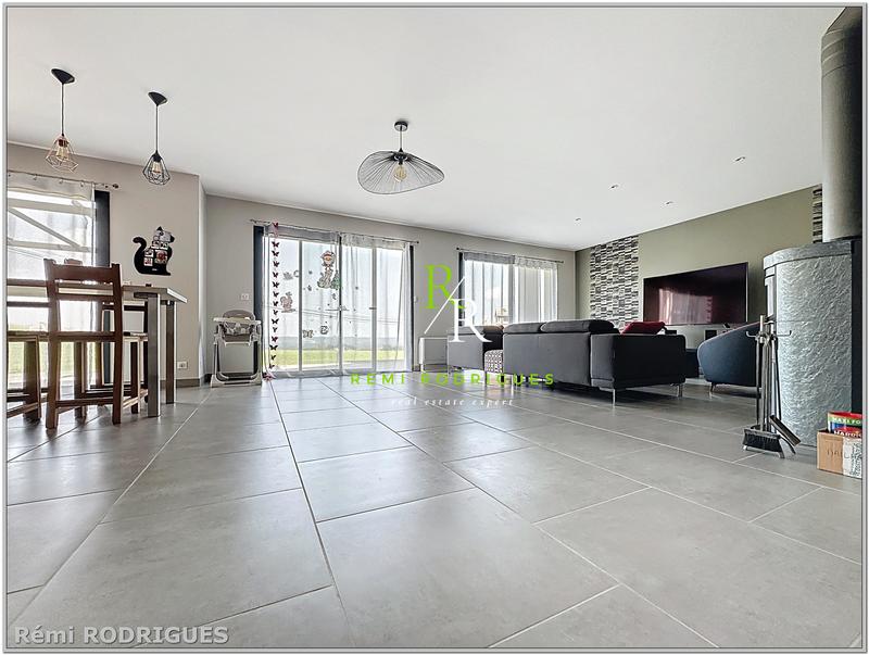 Maison - 196 m² - 7 pièces