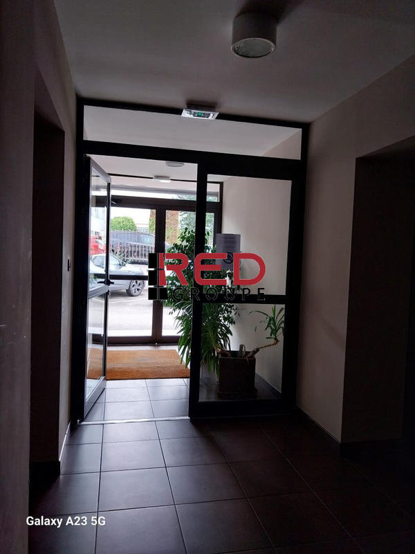 Bureau - 92 m² - 8 pièces