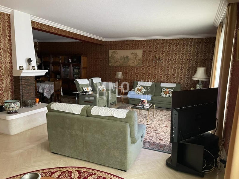 Maison - 231 m² - 10 pièces