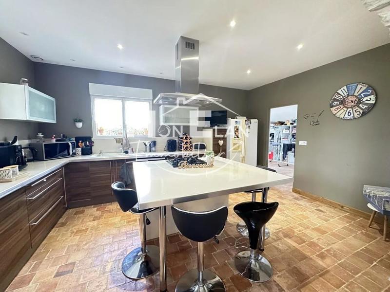 Château - 123 m² - 5 pièces