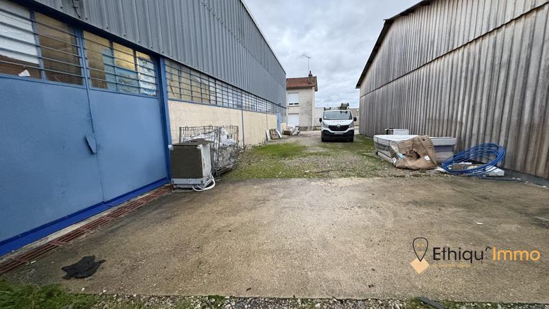 Local commercial - 839 m² - 6 pièces