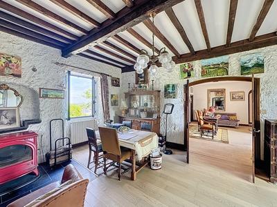 Maison - 217 m² - 7 pièces