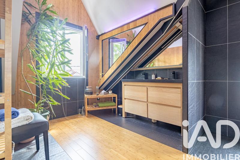 Maison - 180 m² - 9 pièces