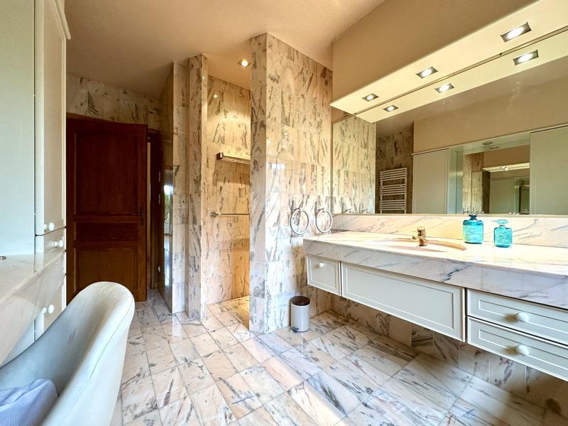 Maison de maîtres - 424 m² - 16 pièces