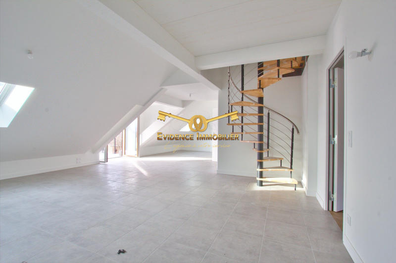 Appartement - 93 m² - 5 pièces