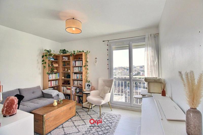 Appartement - 90 m² - 4 pièces