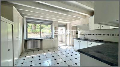 Maison - 331 m² - 8 pièces