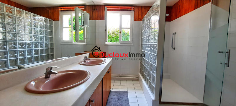 Maison - 230 m² - 7 pièces