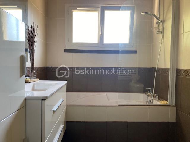 Pavillon - 96 m² - 5 pièces