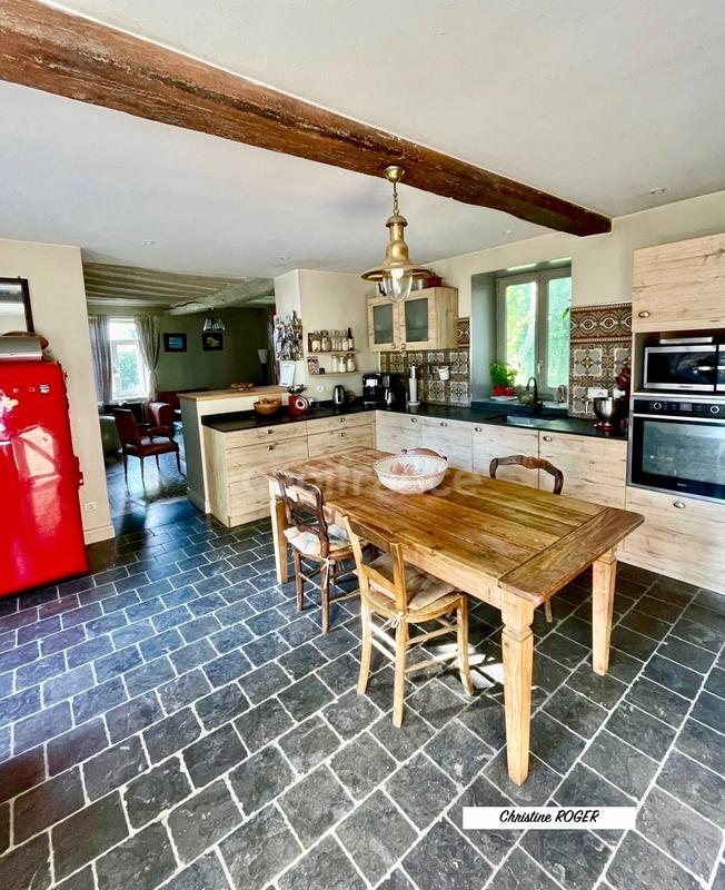 Corps de ferme - 315 m² - 11 pièces