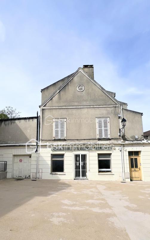 Local commercial - 250 m² - 15 pièces