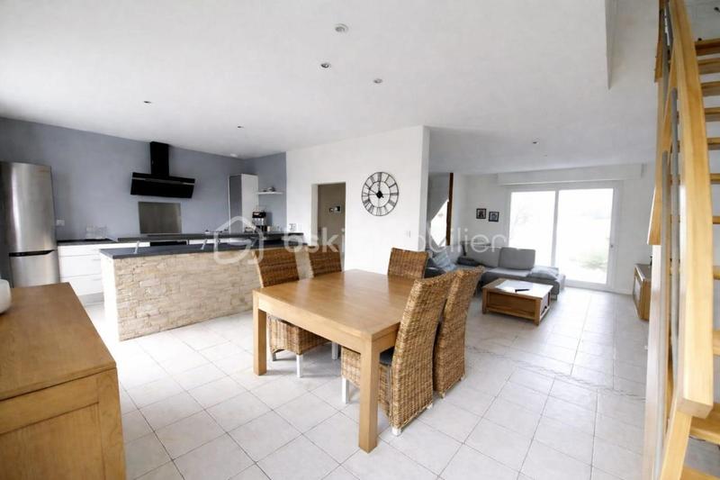 Maison traditionnelle - 183 m² - 7 pièces