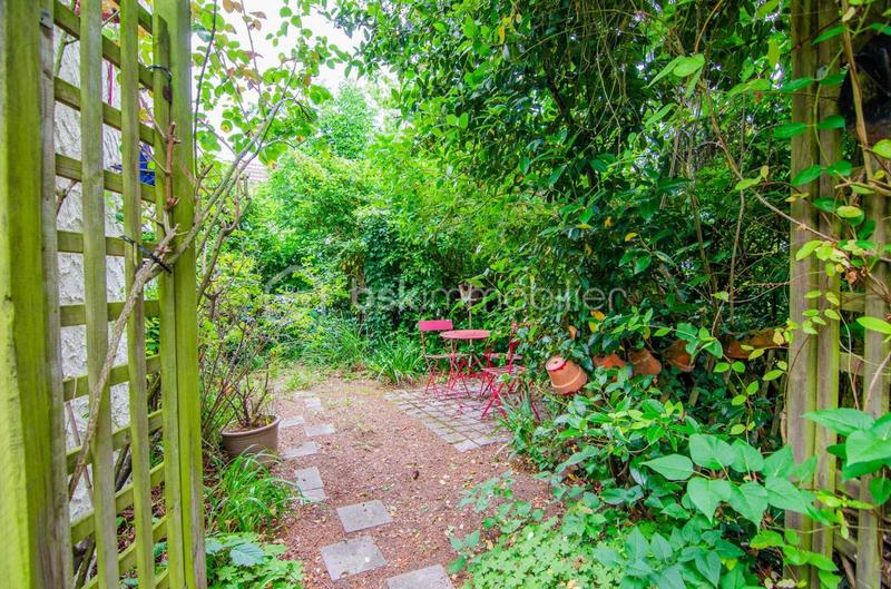 Pavillon - 180 m² - 7 pièces